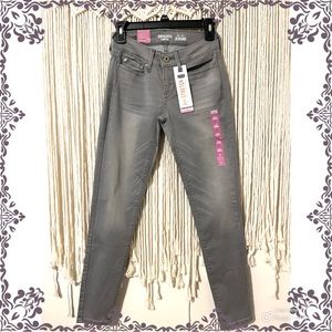 NWT Levi’s Junior’s Sz 1 Gray Low Rise Denizen Skinny Jean